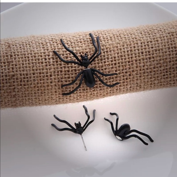 Black Metal Spider 🕷 Earrings - Picture 3 of 6